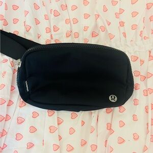 ⚡️-Lululemon Black Belt Bag-⚡️